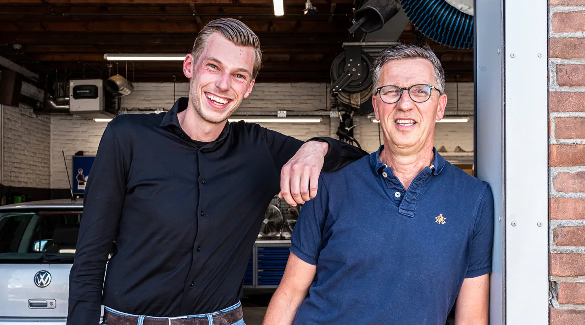 Vader en Zoon van Bosch Car Service Slootweg in Amersfoort