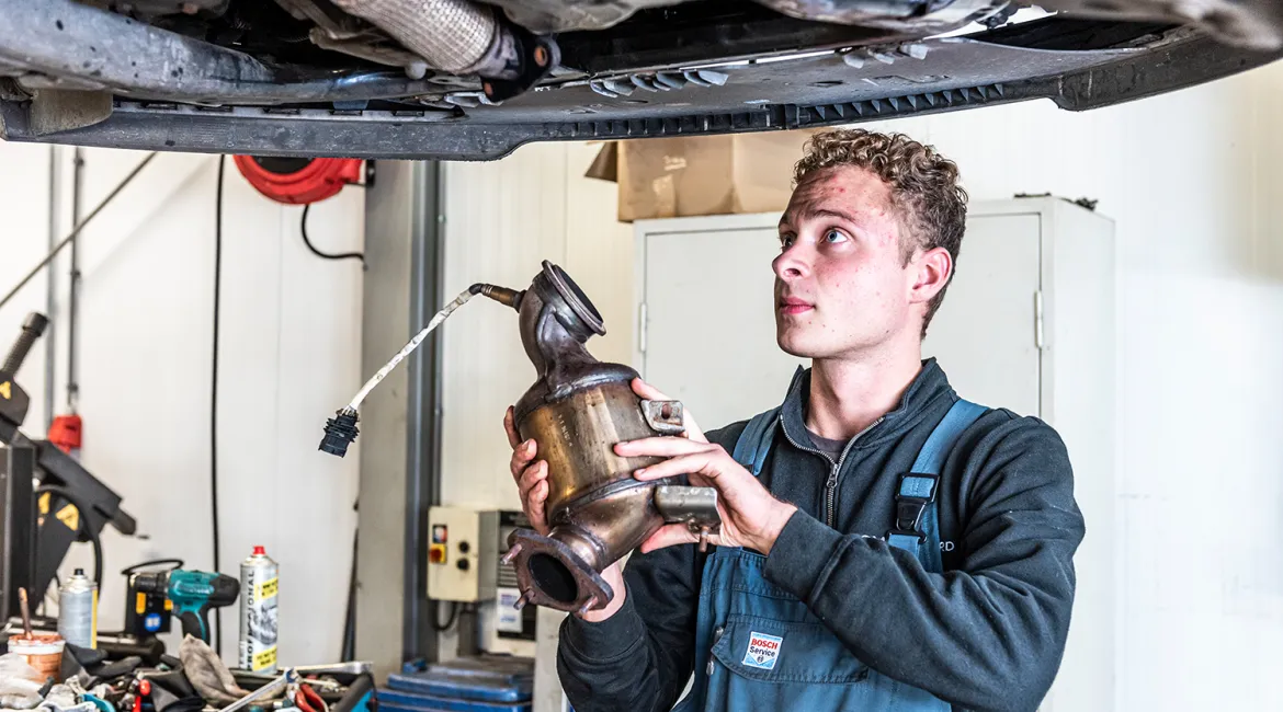 Monteur van Bosch Car Service Smits Aduard