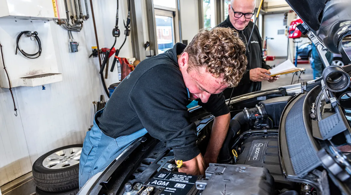 Monteur van Bosch Car Service Smits Aduard