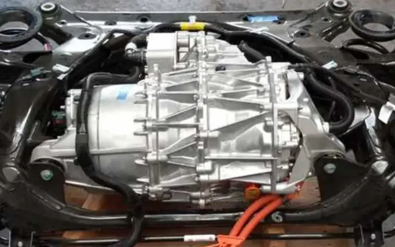 Tesla elektromotor voor of achter vervangen Tesla Drive Unit