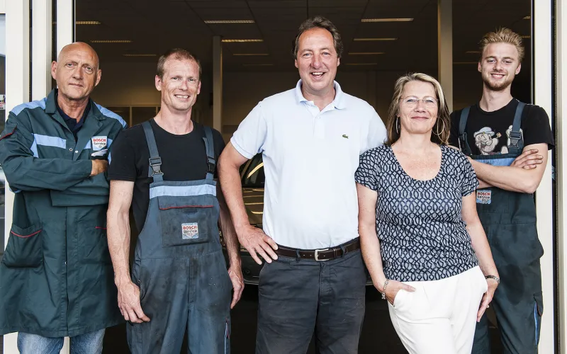 Het team van Bosch Car Service Van Voorthuijzen in Leiderdorp